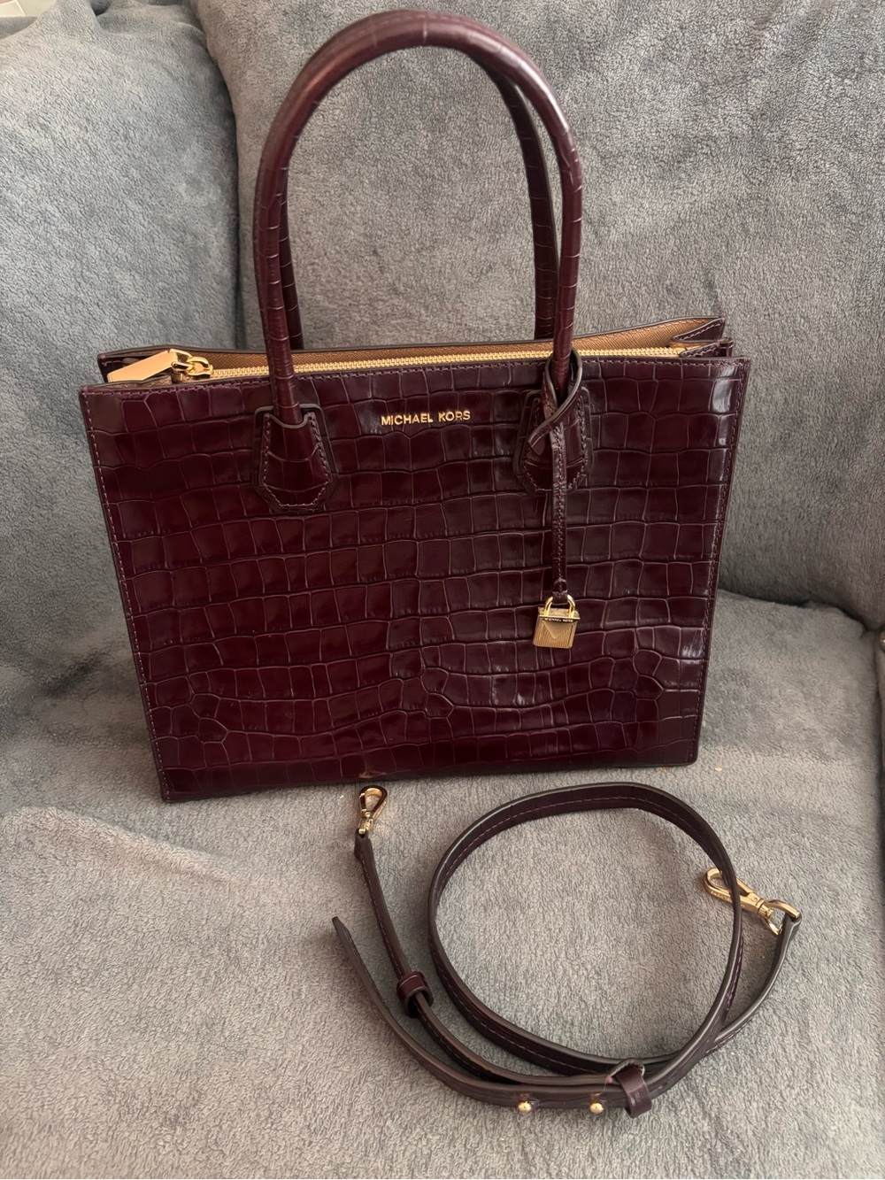 HOT DEAL!! NEW!Gorgeous Michael Kors Croc-Embossed Satchel in Burgundy with gold - Picture 3 of 14
